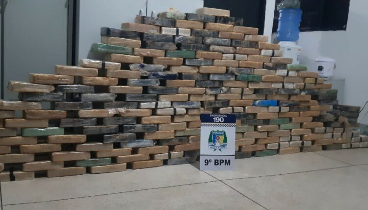 PRF apreende 200 quilos de droga durante fiscalização na BR-153 — Foto: Divulgação/PRF