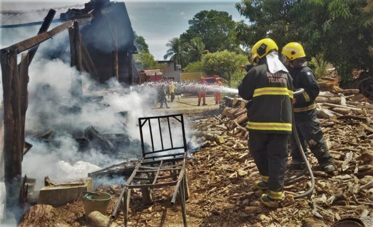 Incêndio em Cerâmica, teve combate de quase duas horas pelos bombeiros militares