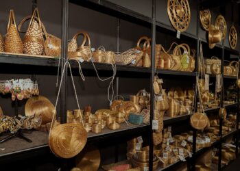 Os artesãos e entidades representativas que participaram da feira foram selecionados por meio do edital nº Nº18/2024 - Kadu Souza/Governo do Tocantins