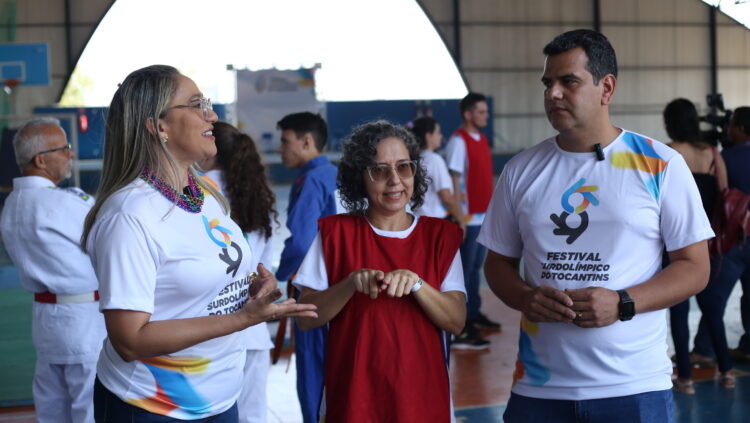 Superintendente de Políticas Educacionais, Márcia Brasileiro, e o superintendente de Desporto Escolar, Tiago Evangelista