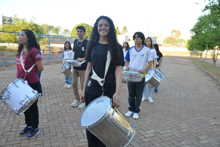 Para a estudante do terceiro ano, Maria Vitória Valadares, participar do desfile representando a sua escola lhe traz o sentimento de orgulho